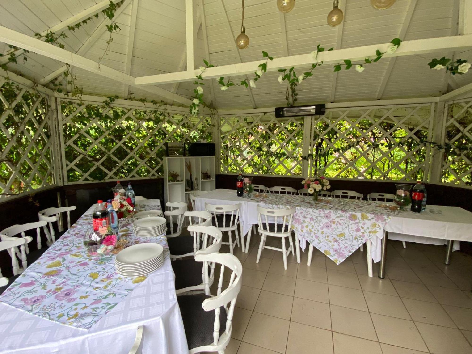 Pension Delia Gardens Тимишоара Екстериор снимка