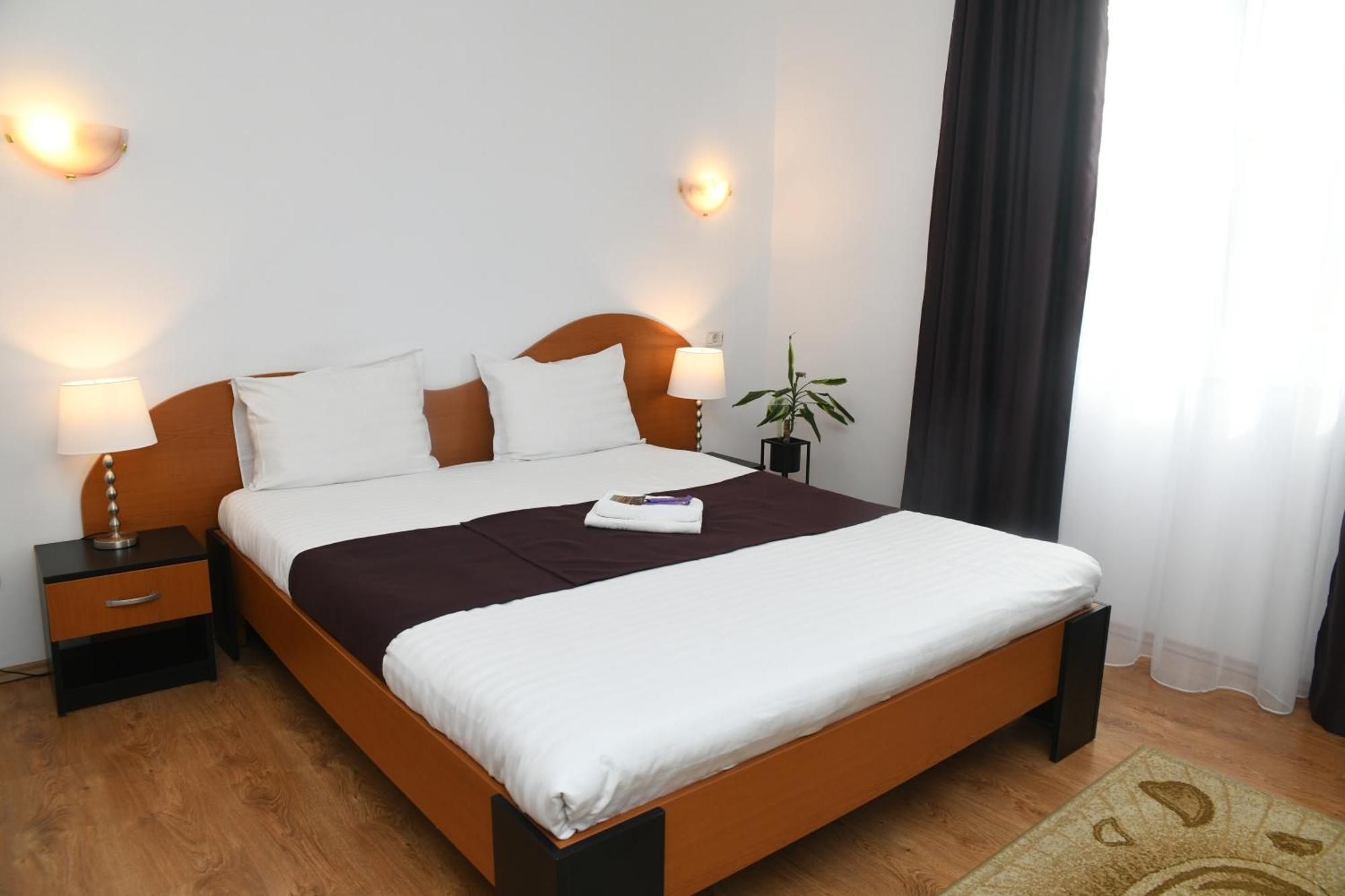 Pension Delia Gardens Тимишоара Екстериор снимка