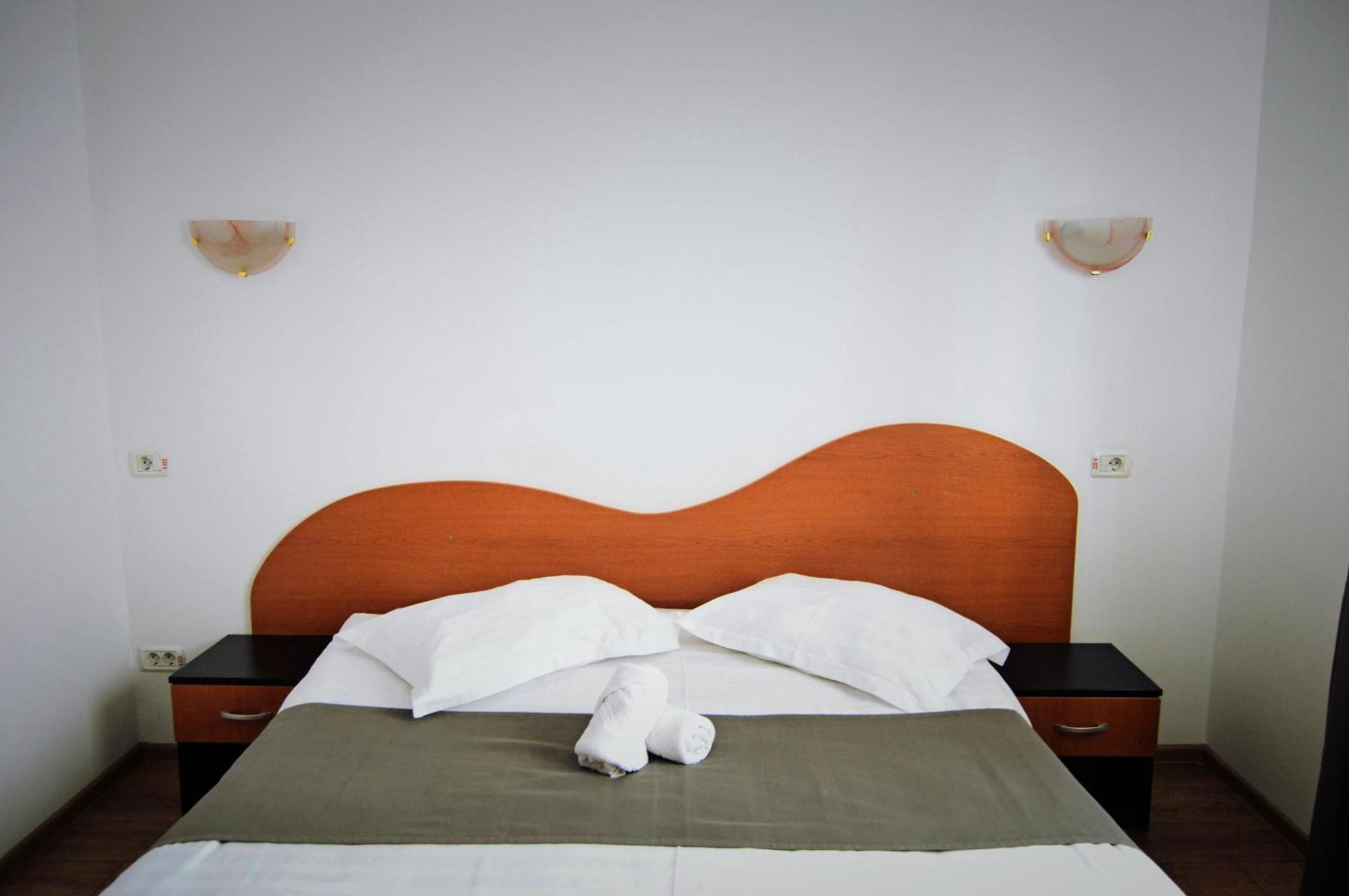 Pension Delia Gardens Тимишоара Екстериор снимка