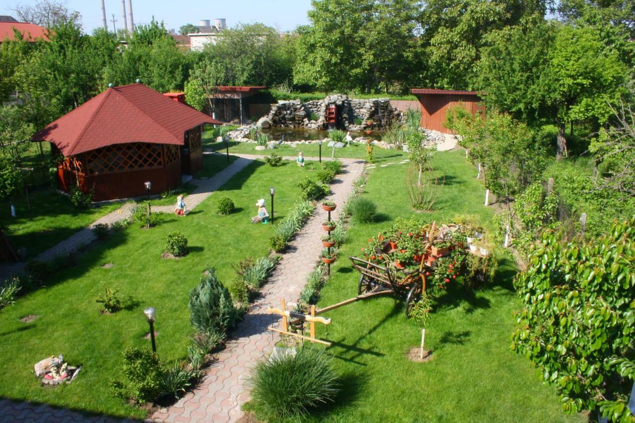 Pension Delia Gardens Тимишоара Екстериор снимка