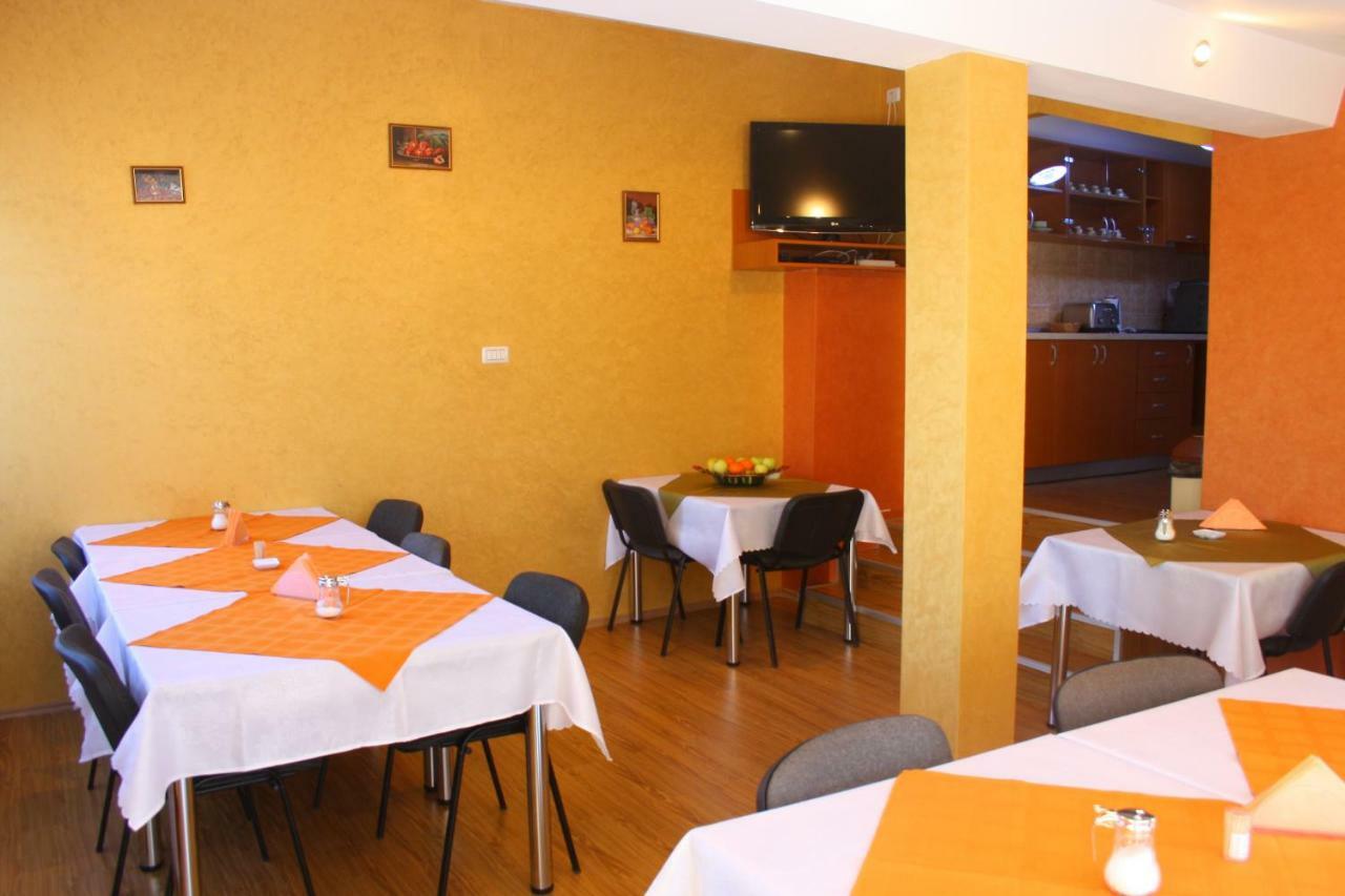 Pension Delia Gardens Тимишоара Екстериор снимка