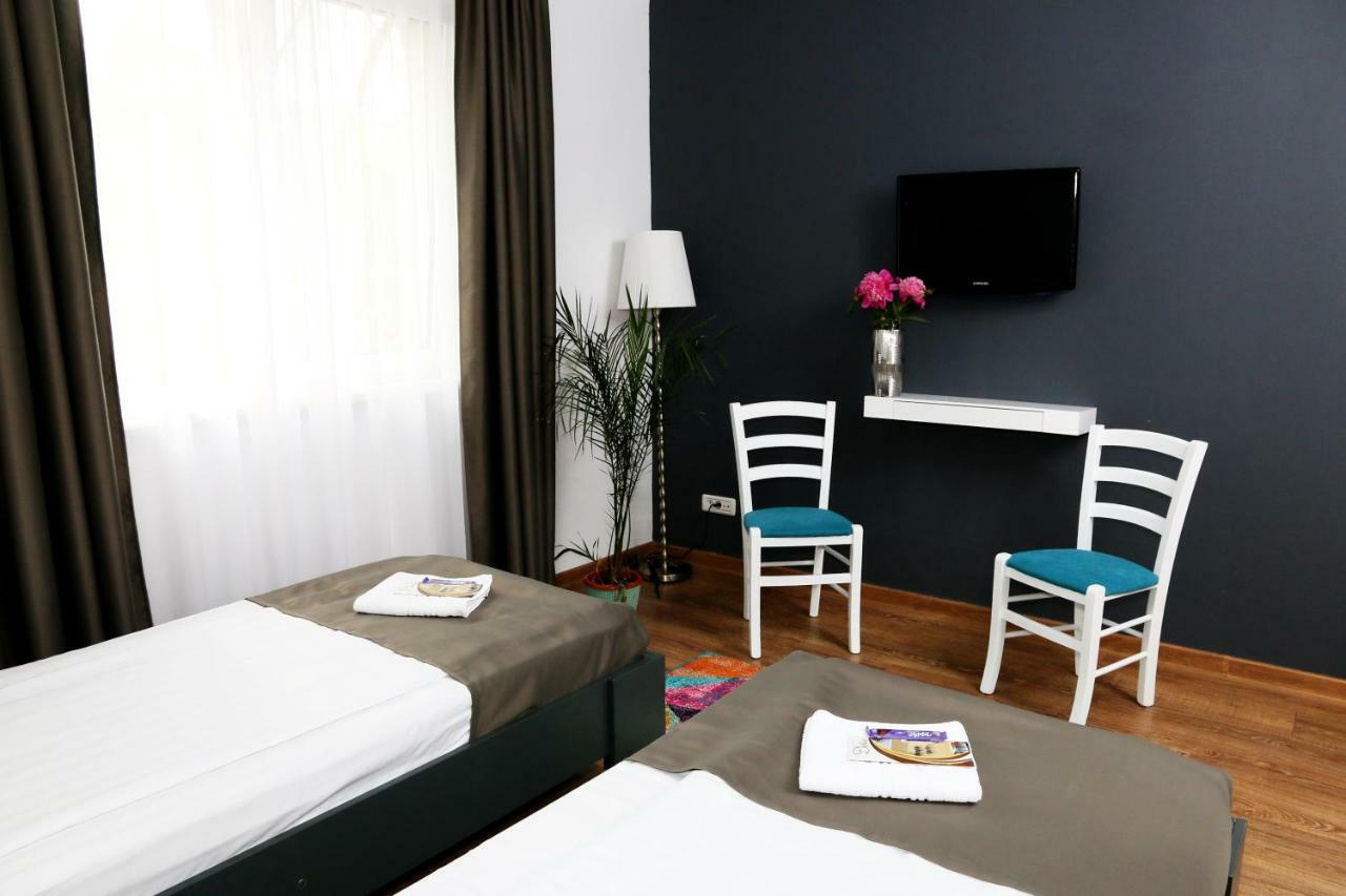 Pension Delia Gardens Тимишоара Екстериор снимка