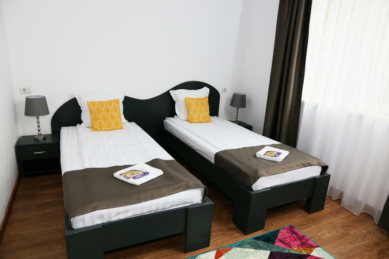 Pension Delia Gardens Тимишоара Екстериор снимка