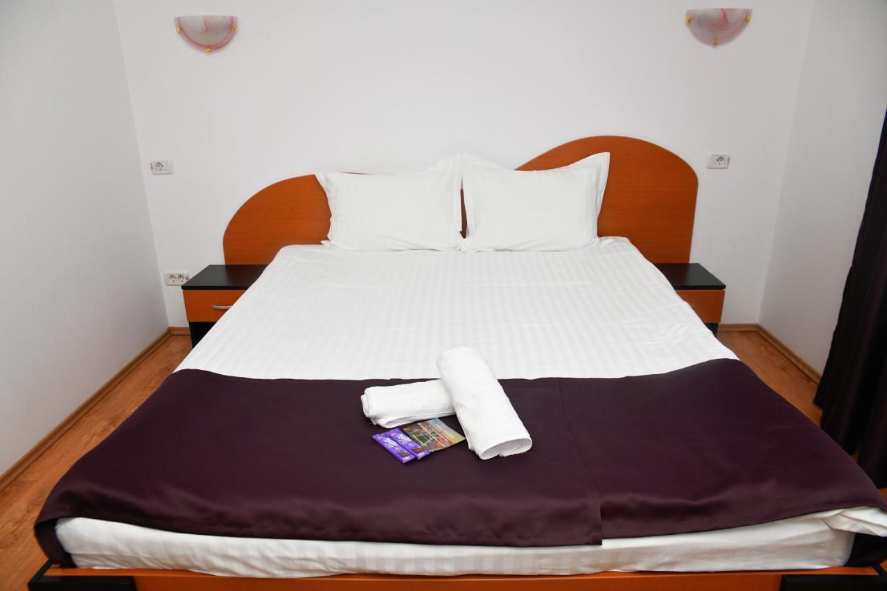 Pension Delia Gardens Тимишоара Екстериор снимка