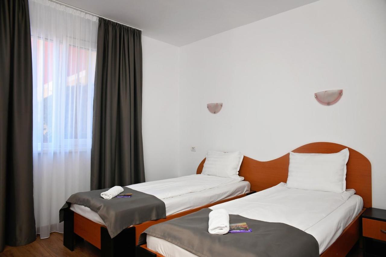 Pension Delia Gardens Тимишоара Екстериор снимка